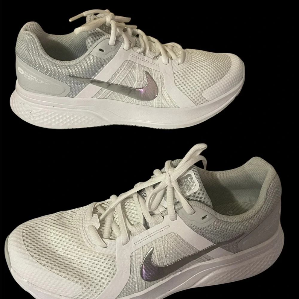 Nike Women's White and Gray Sneakers